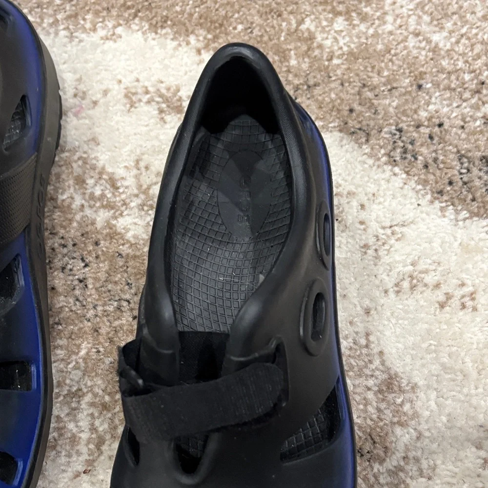 OOFOS Black and Blue Men's Sandals - Picture 6 of 7